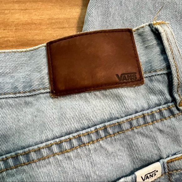 Vans Jeans Juniors Size 7 Cropped Mid Rise Light Blue Fade - Picture 12 of 12